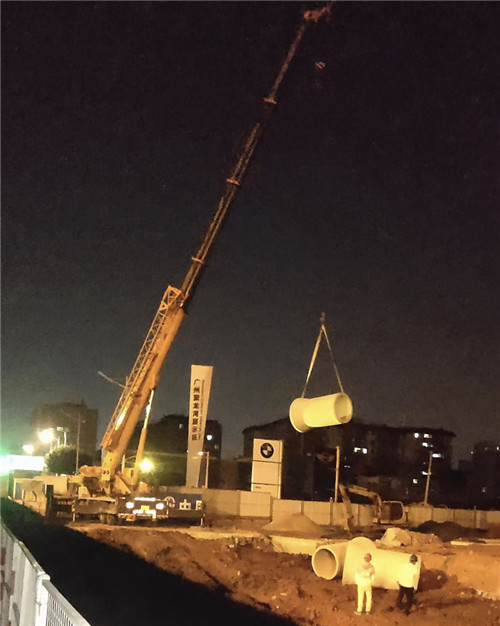 武胜县“弯臂矫正”—— 吊车的 “形变补偿” 技术