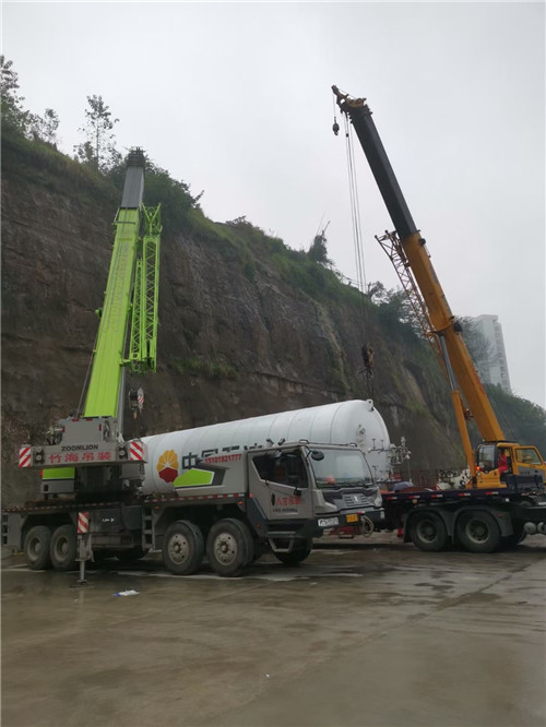 武胜县“不怕风雨冻”—— 吊车的 “恶劣环境适应” 技术